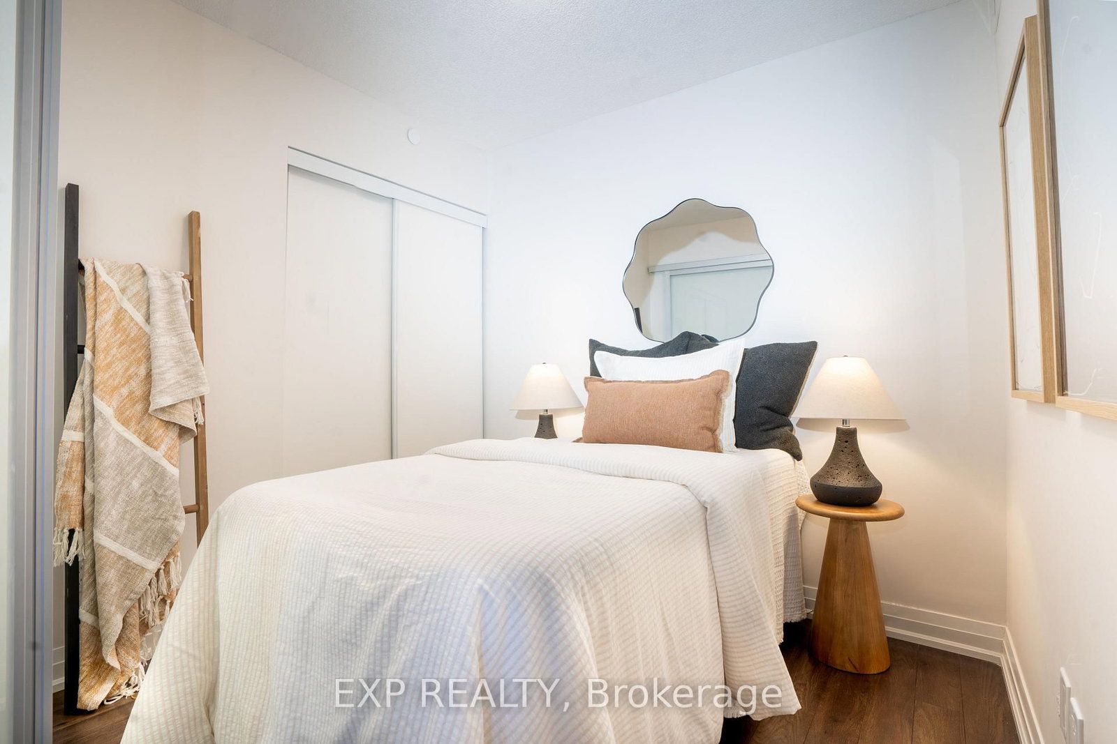 20 Meadowglen Place • #2410 • Toronto, ON photo 8