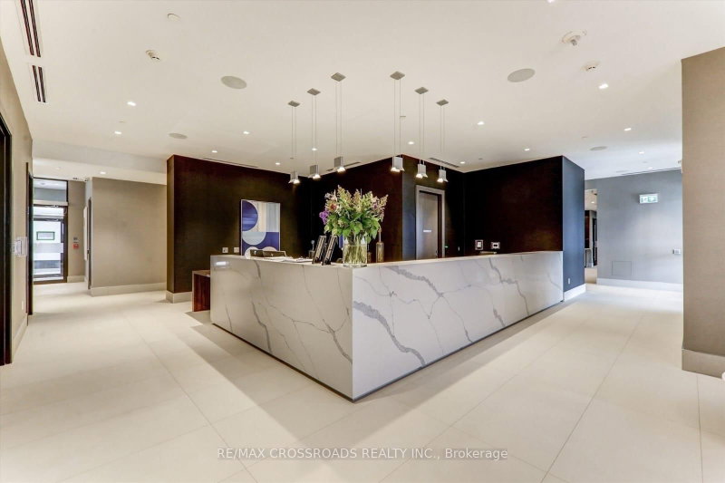 1021 - 2550 Simcoe Street N