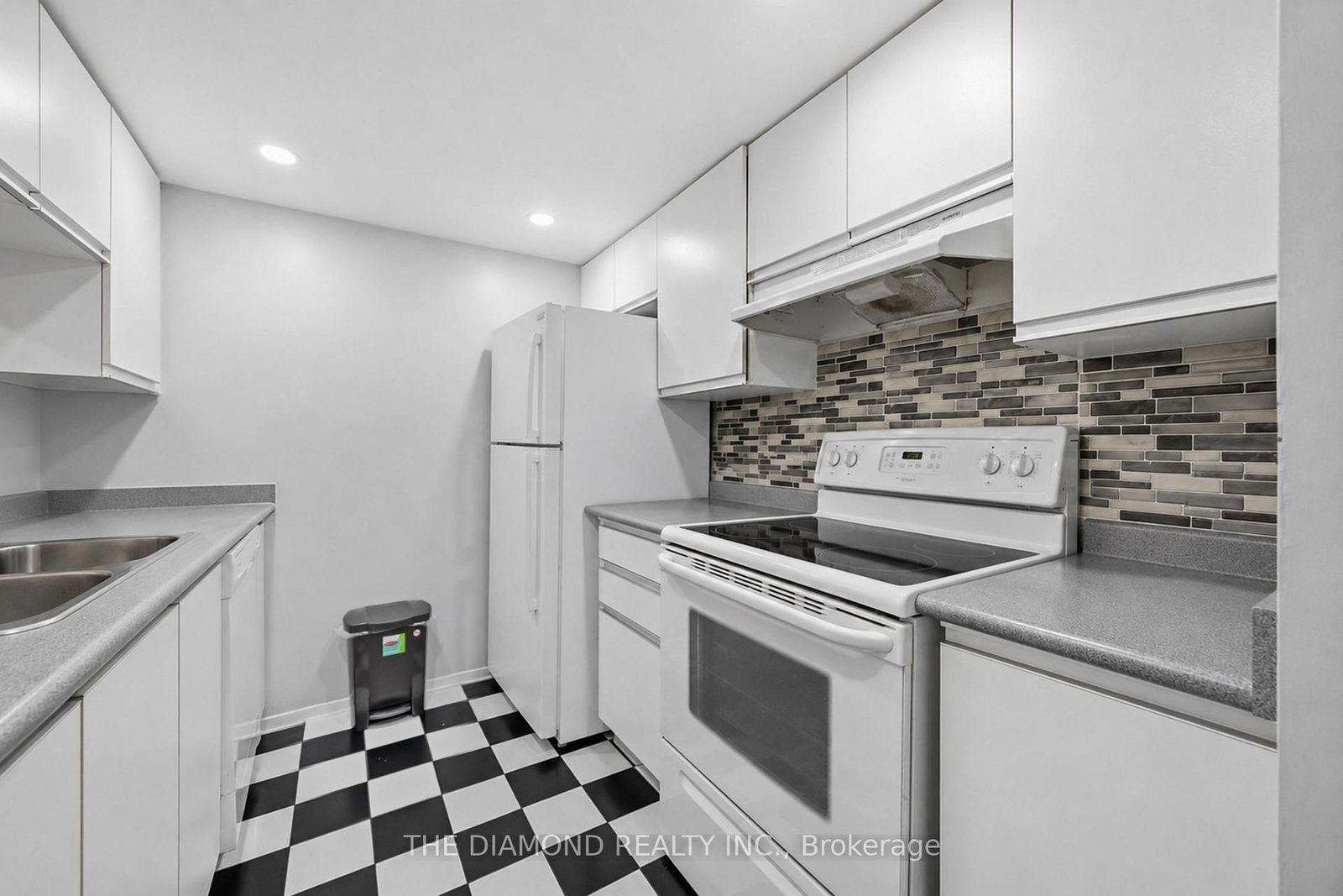 2550 Lawrence Avenue E • #816 • Toronto, ON photo 17