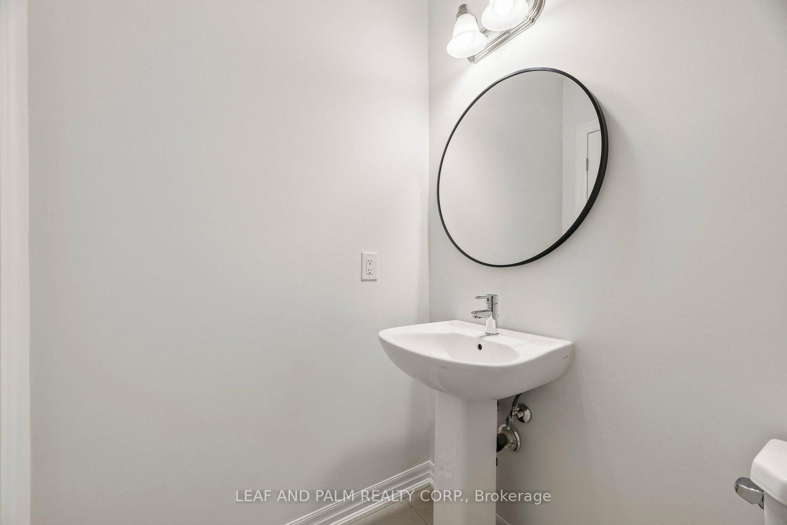 42 Northrop Avenue • Clarington, ON photo 20