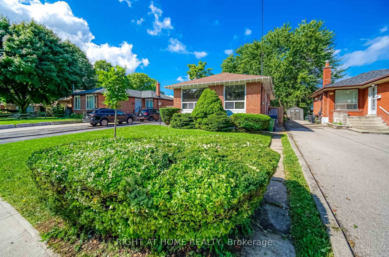 76 Wishing Well Drive • Toronto, ON photo 5