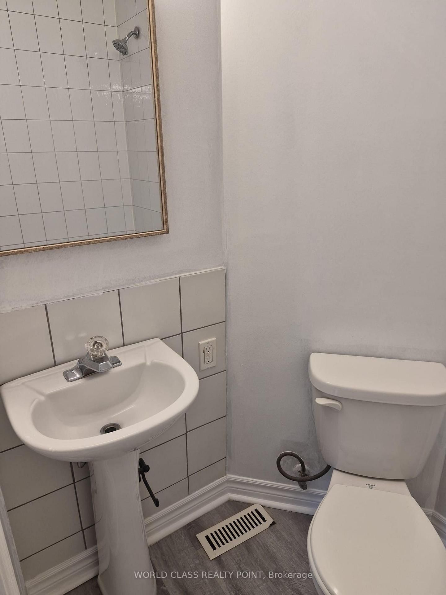 13 Brock Street E • Oshawa, ON photo 15