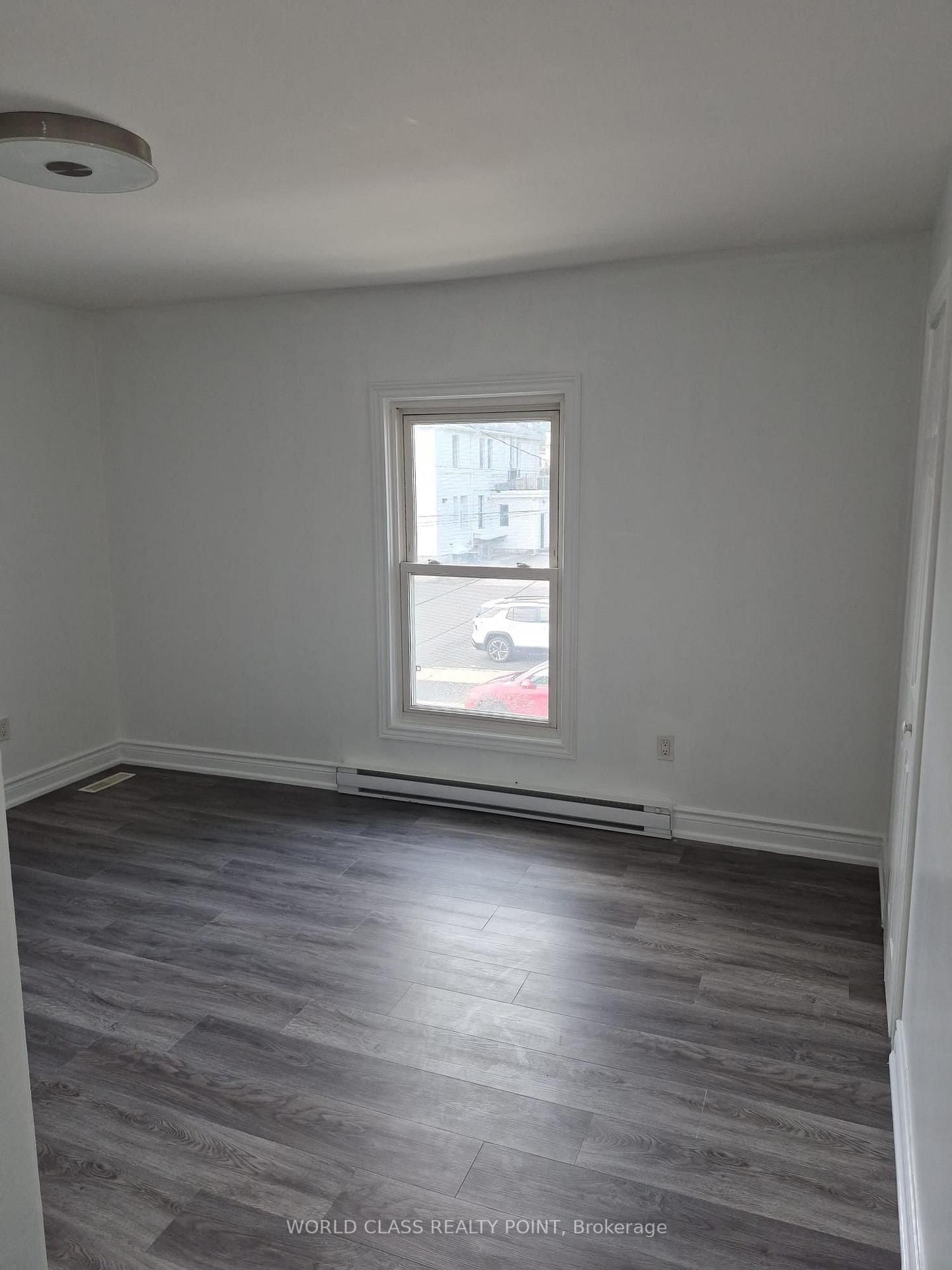 13 Brock Street E • Oshawa, ON photo 9