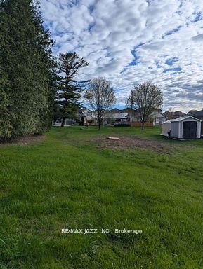 396 North Scugog Court • Clarington, ON photo 2