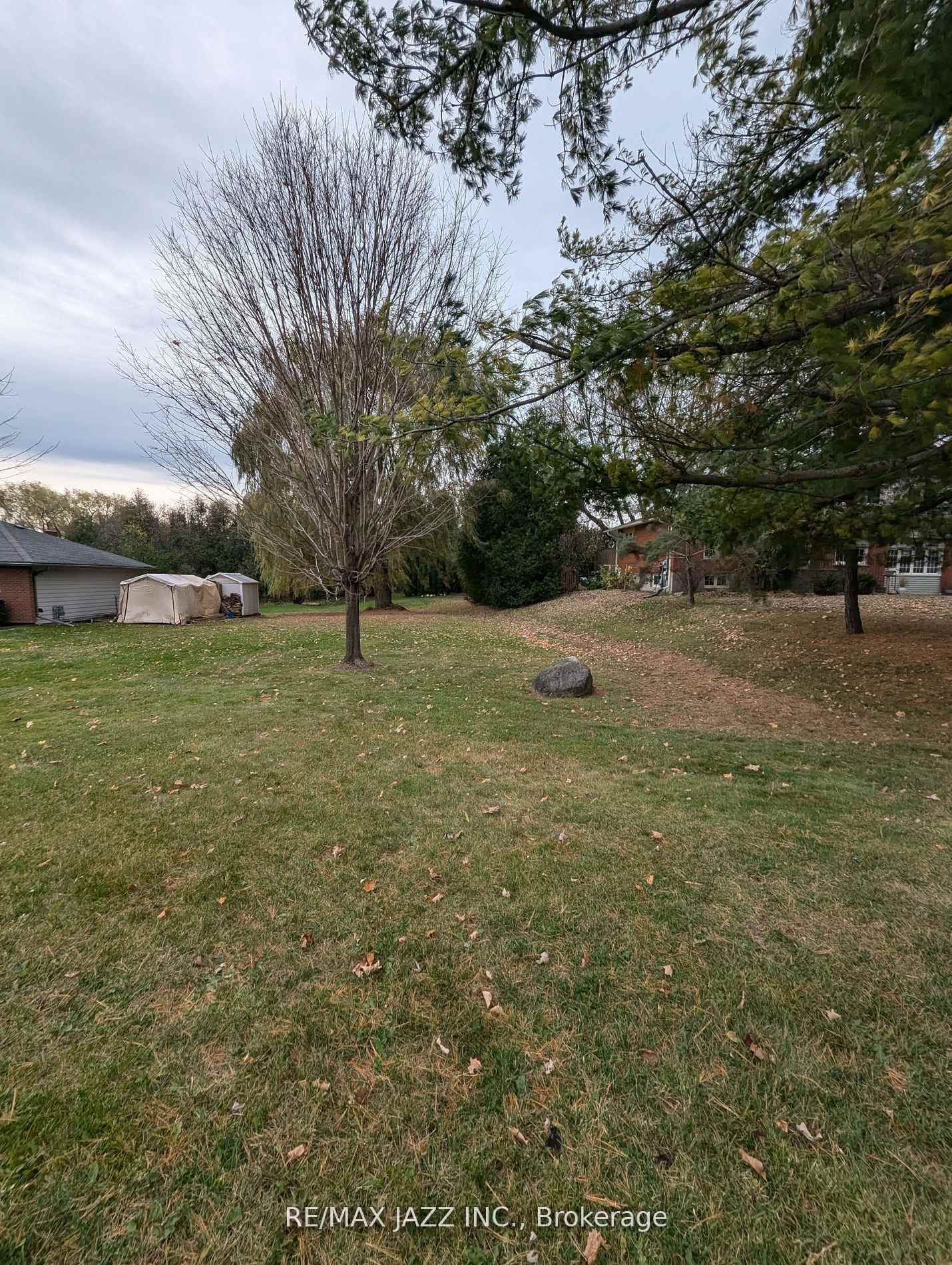 396 North Scugog Court • Clarington, ON photo 5
