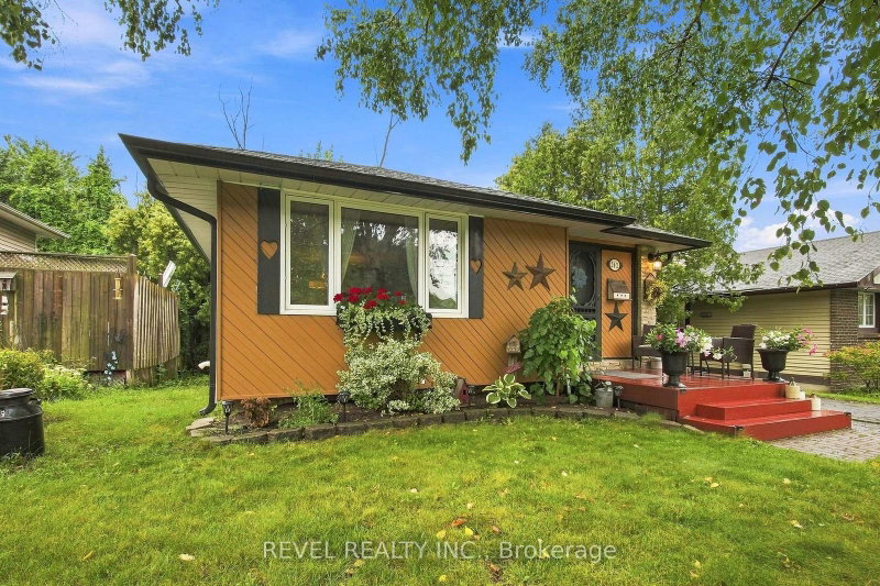 562 Capilano Crescent