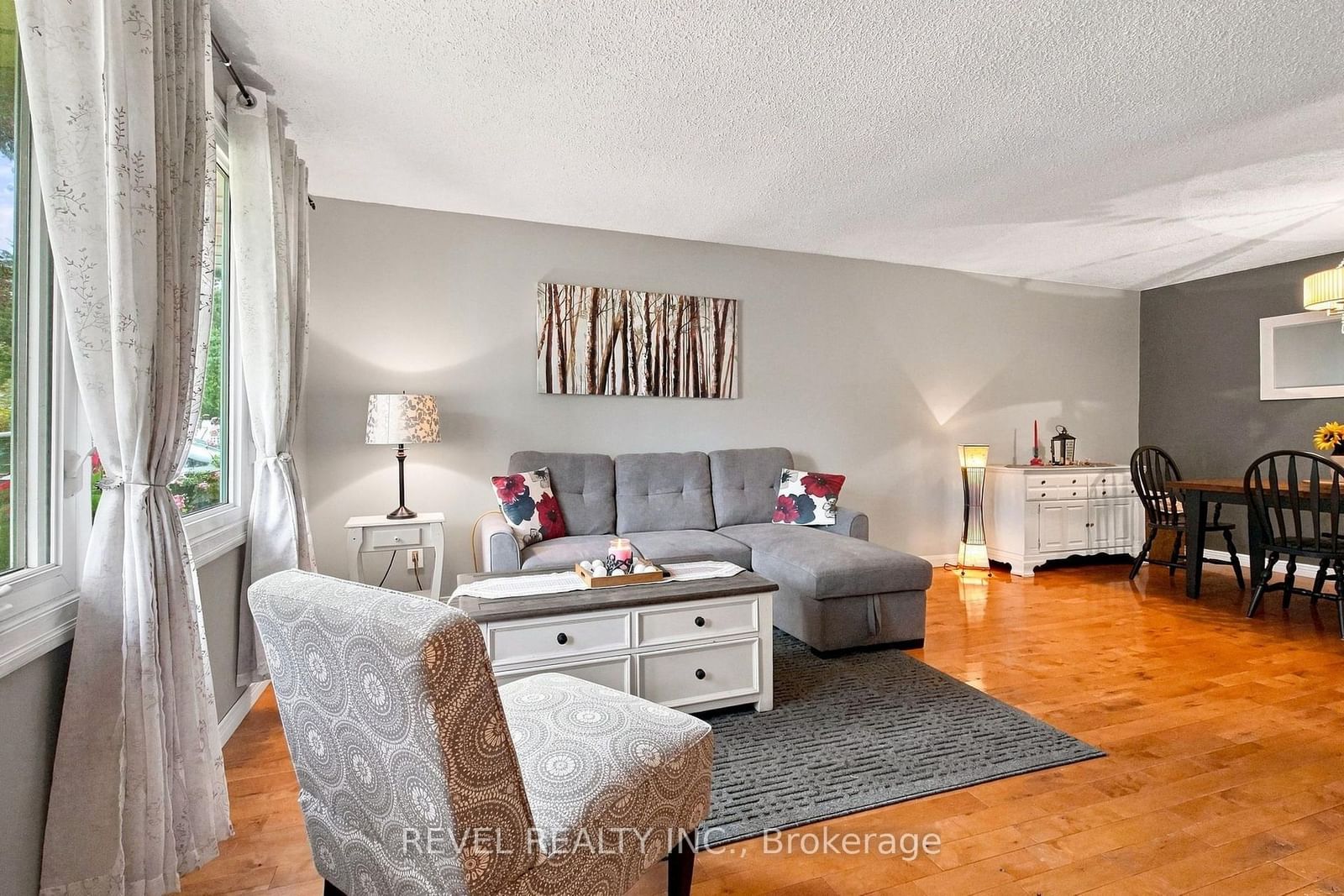 562 Capilano Crescent • Oshawa, ON photo 4