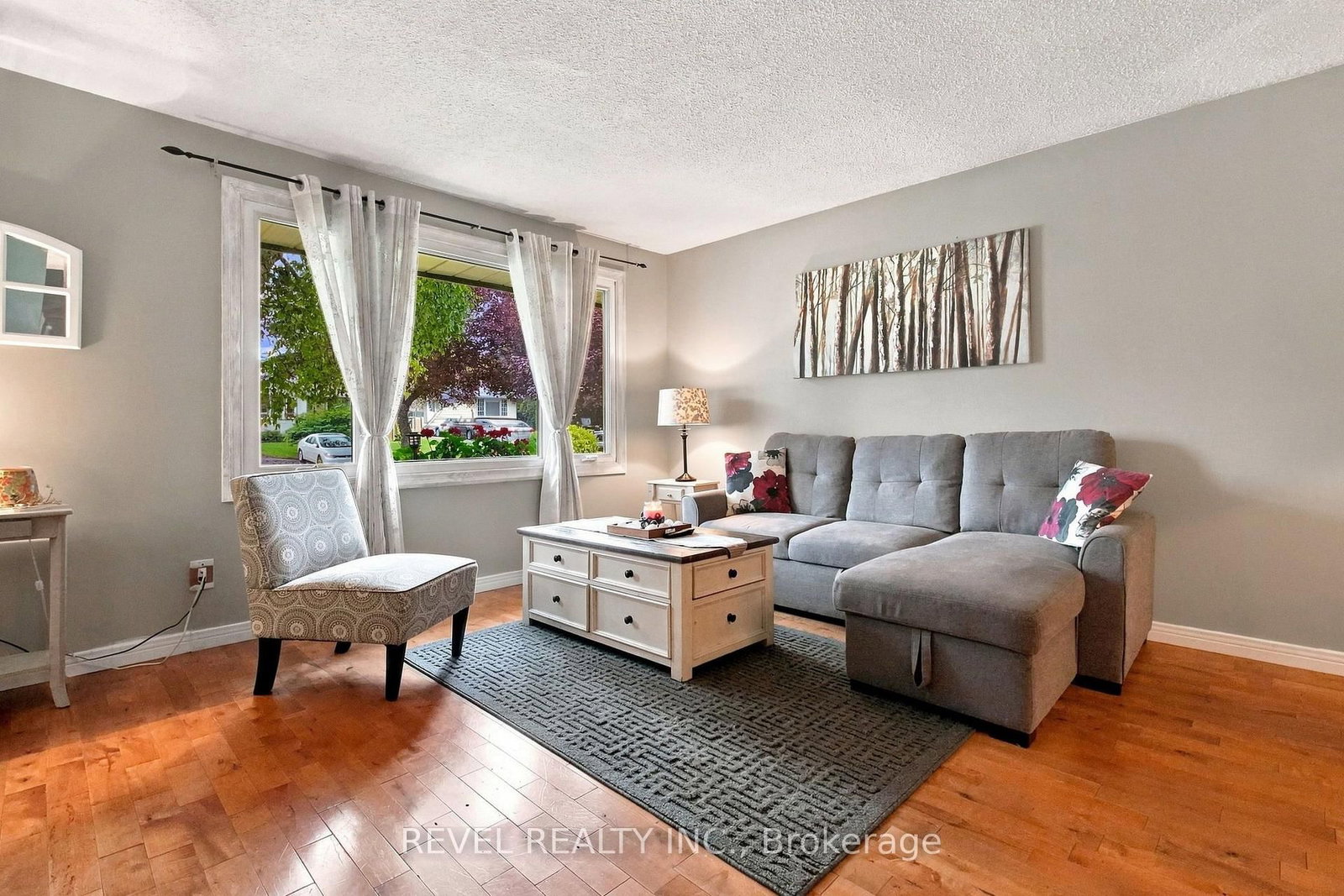 562 Capilano Crescent • Oshawa, ON photo 5