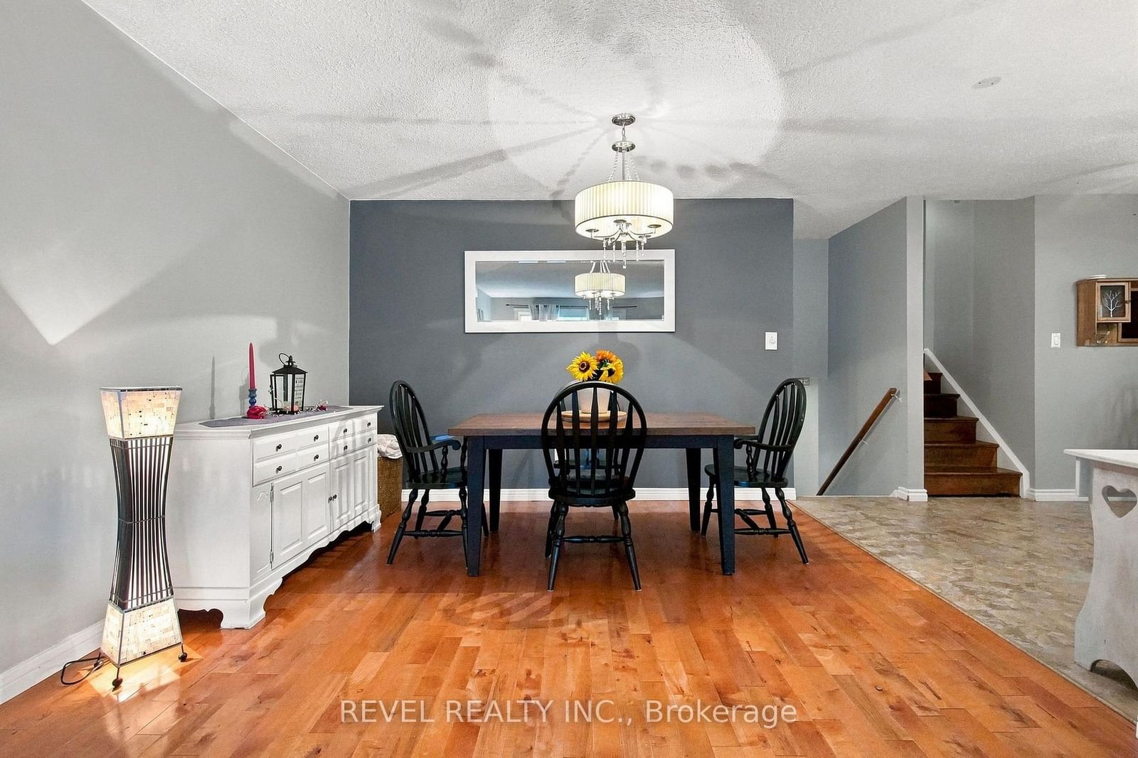 562 Capilano Crescent • Oshawa, ON photo 6