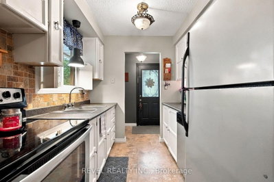 562 Capilano Crescent • Oshawa, ON photo 8