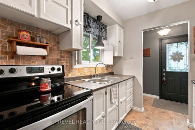 562 Capilano Crescent • Oshawa, ON photo 9