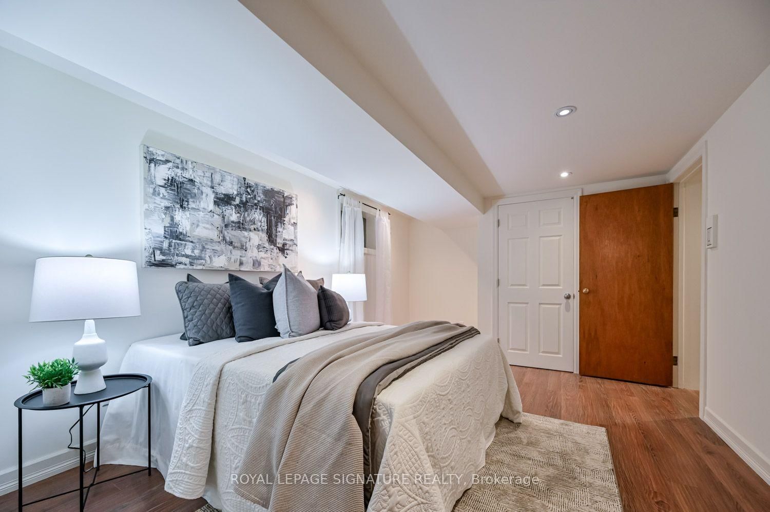 40 Shandara Crescent • Toronto, ON photo 17