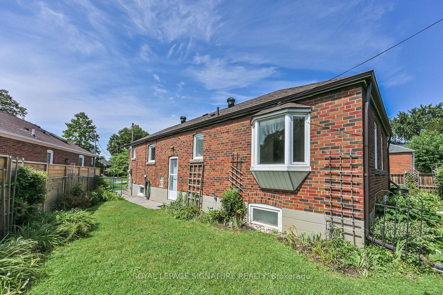 40 Shandara Crescent • Toronto, ON photo 24
