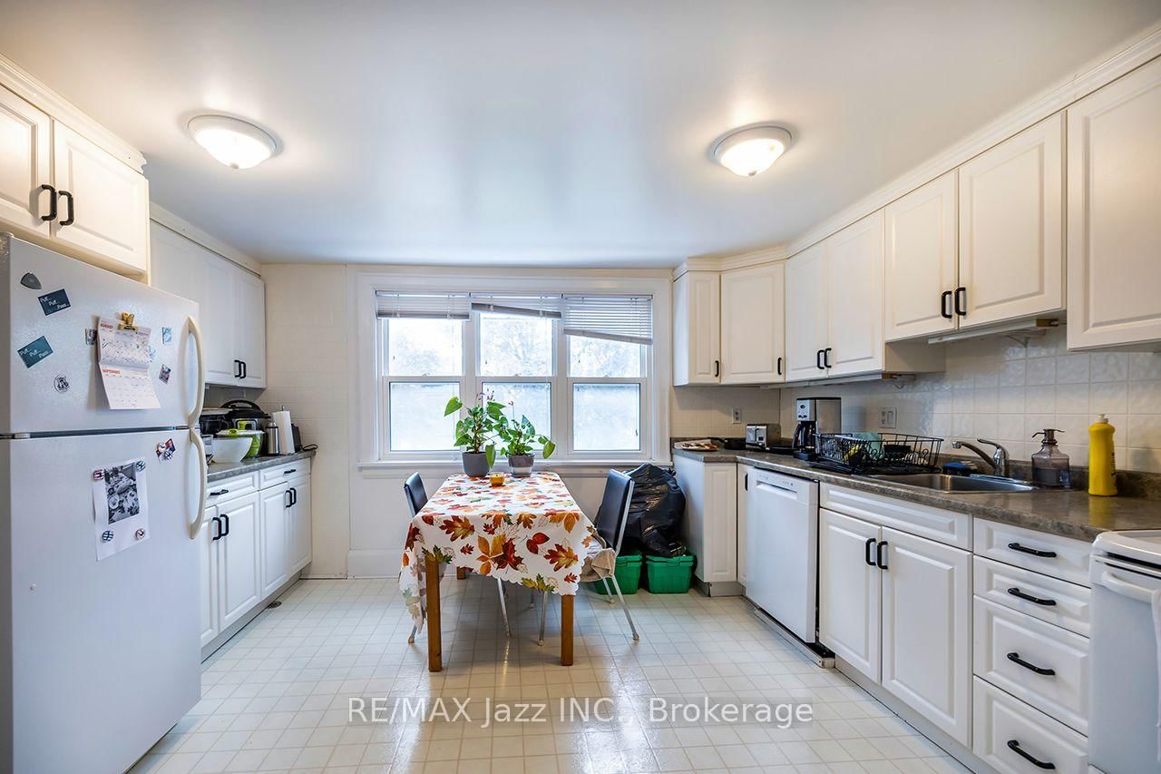 97 Adelaide Avenue E • Oshawa, ON photo 11