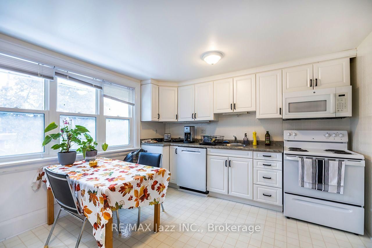97 Adelaide Avenue E • Oshawa, ON photo 12