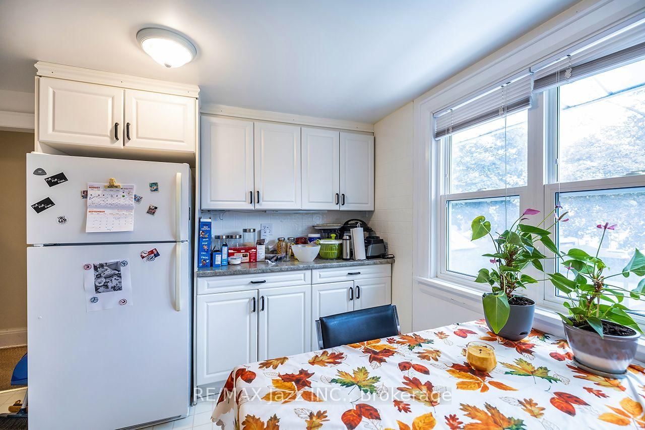97 Adelaide Avenue E • Oshawa, ON photo 13