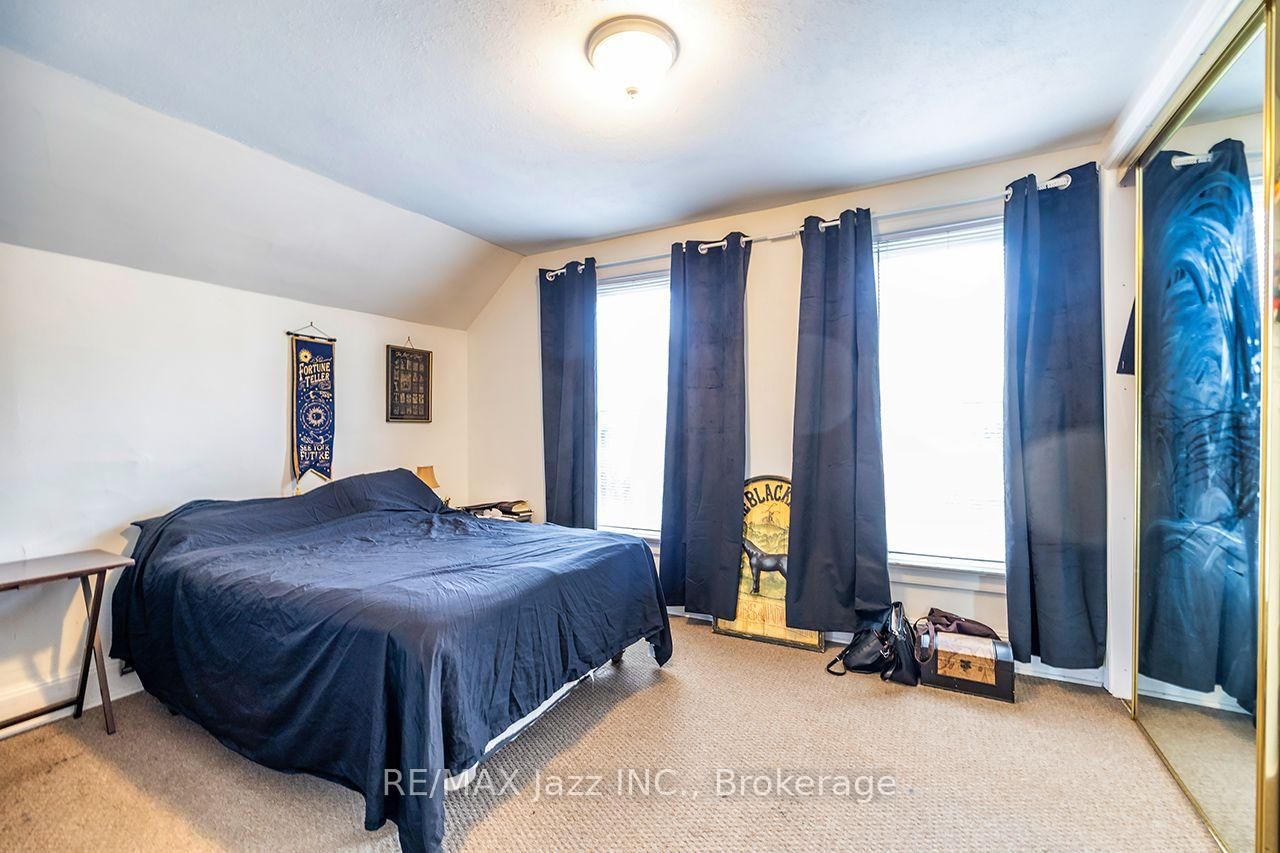 97 Adelaide Avenue E • Oshawa, ON photo 14