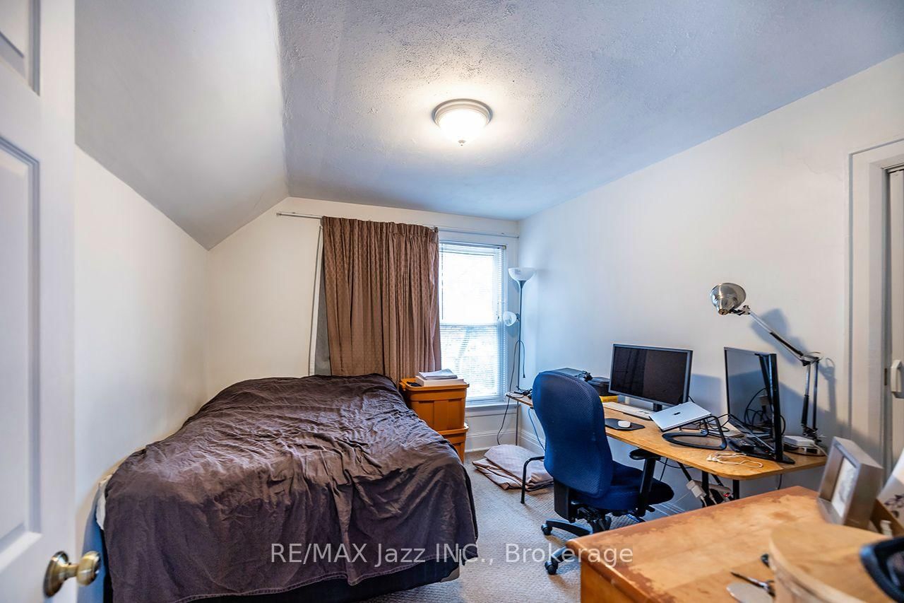 97 Adelaide Avenue E • Oshawa, ON photo 15