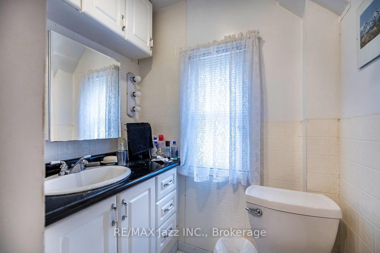 97 Adelaide Avenue E • Oshawa, ON photo 16