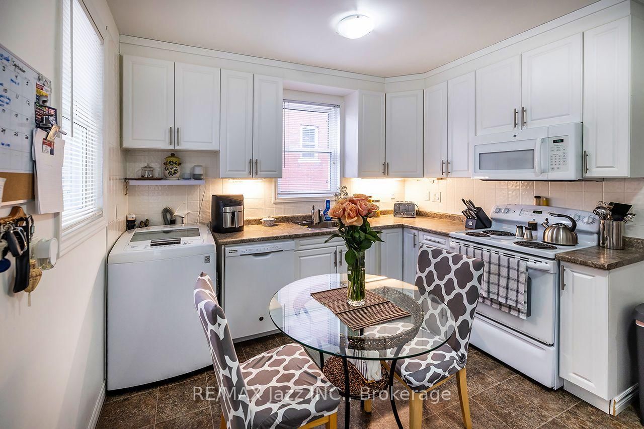 97 Adelaide Avenue E • Oshawa, ON photo 19