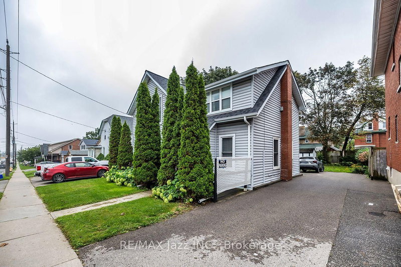 97 Adelaide Avenue E