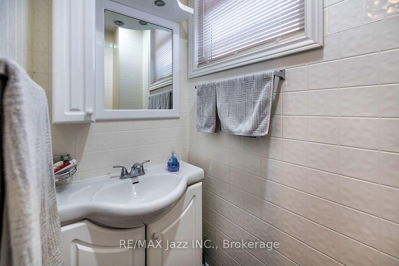 97 Adelaide Avenue E • Oshawa, ON photo 20