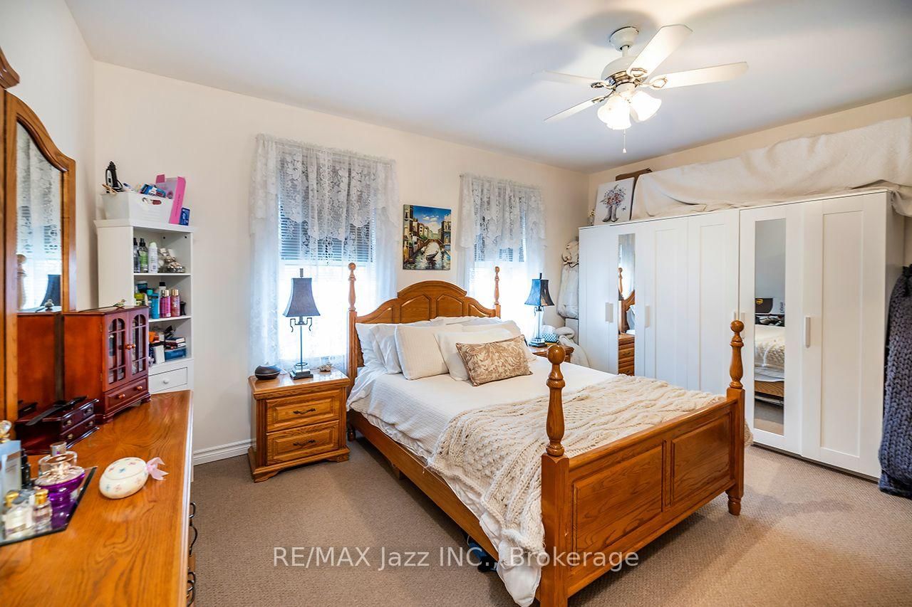 97 Adelaide Avenue E • Oshawa, ON photo 24