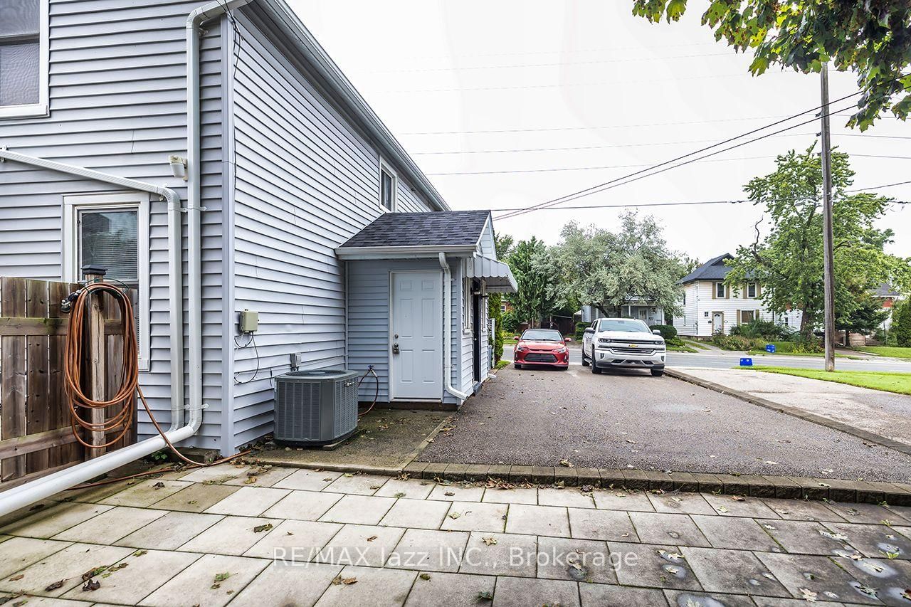 97 Adelaide Avenue E • Oshawa, ON photo 5