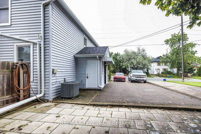 97 Adelaide Avenue E • Oshawa, ON photo 5