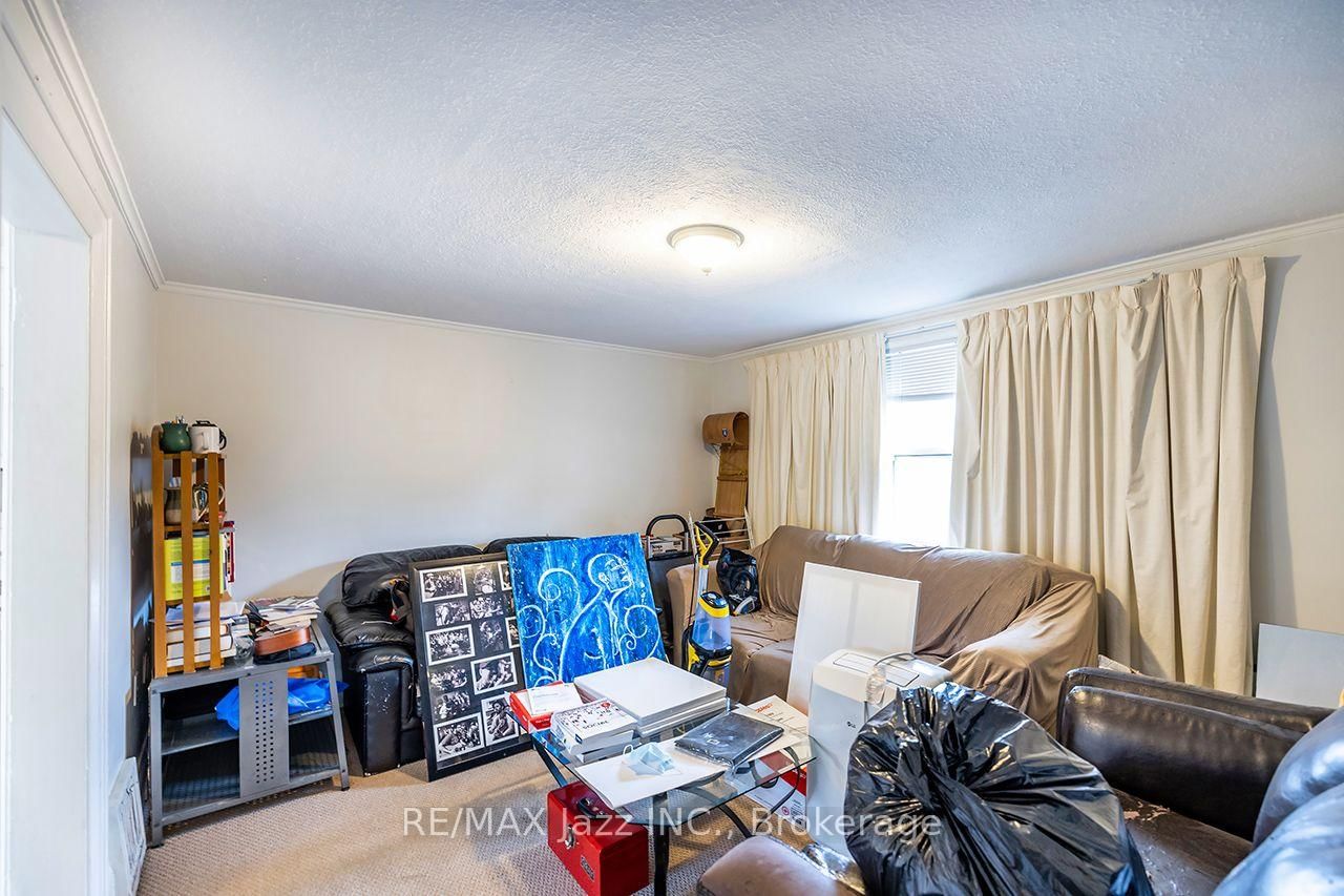 97 Adelaide Avenue E • Oshawa, ON photo 9