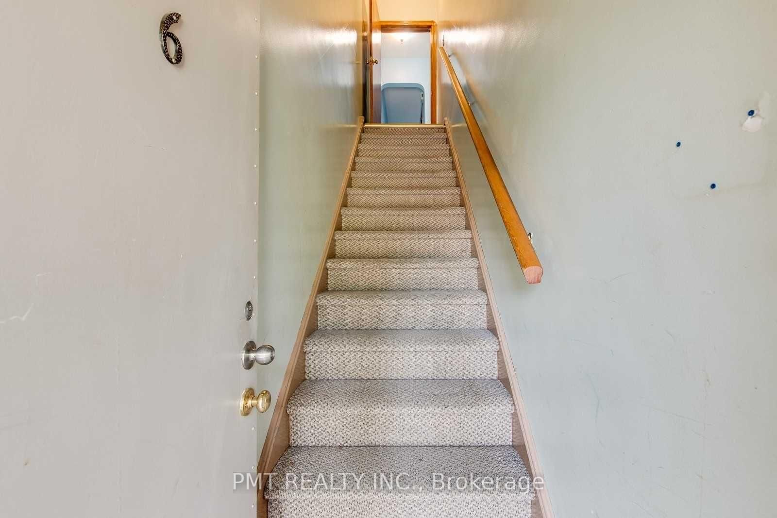6 - 58 Leyton Avenue, Toronto 4