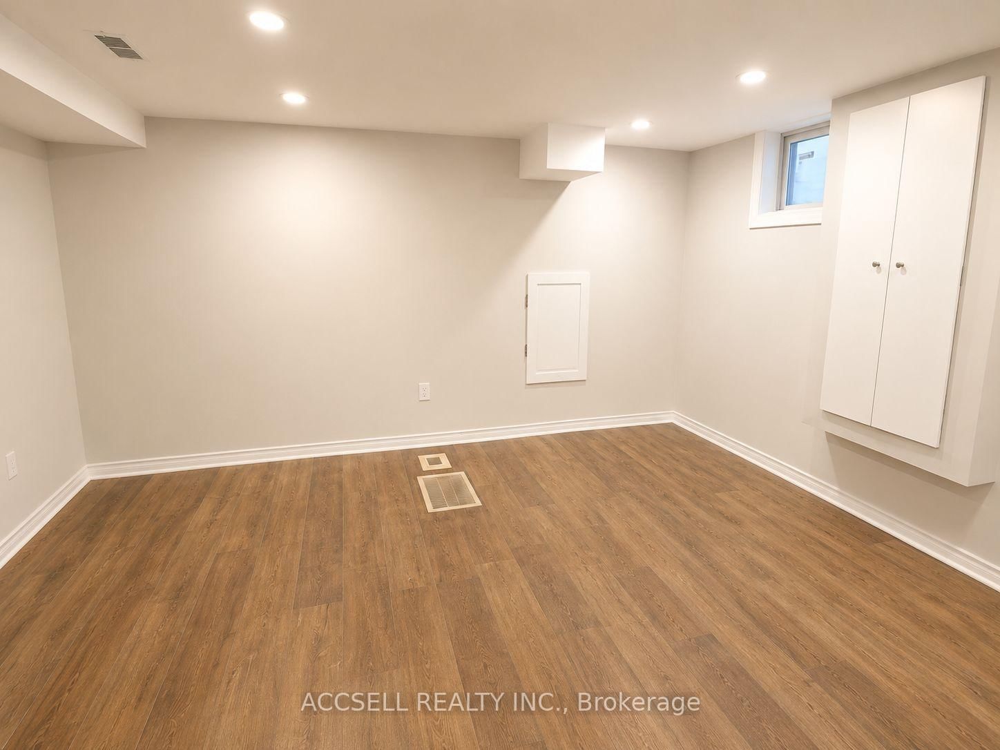 325 Greenwood Avenue • Toronto, ON photo 11