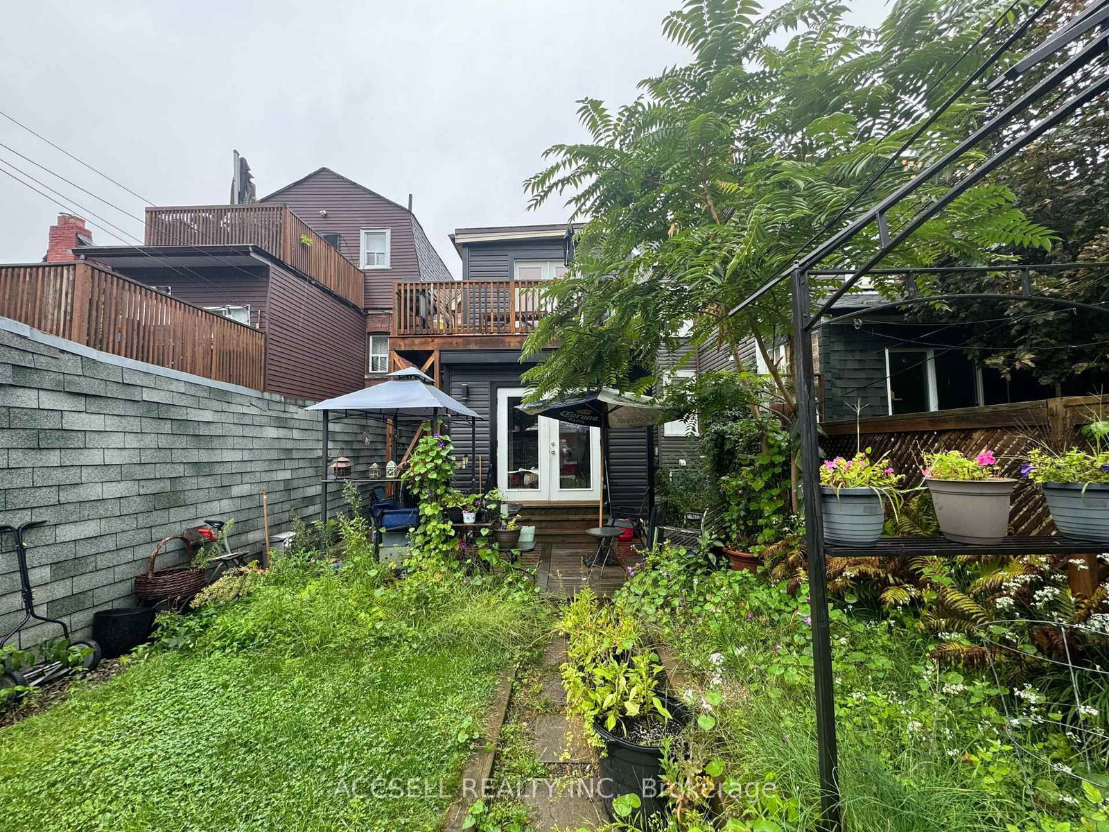 325 Greenwood Avenue • Toronto, ON photo 12