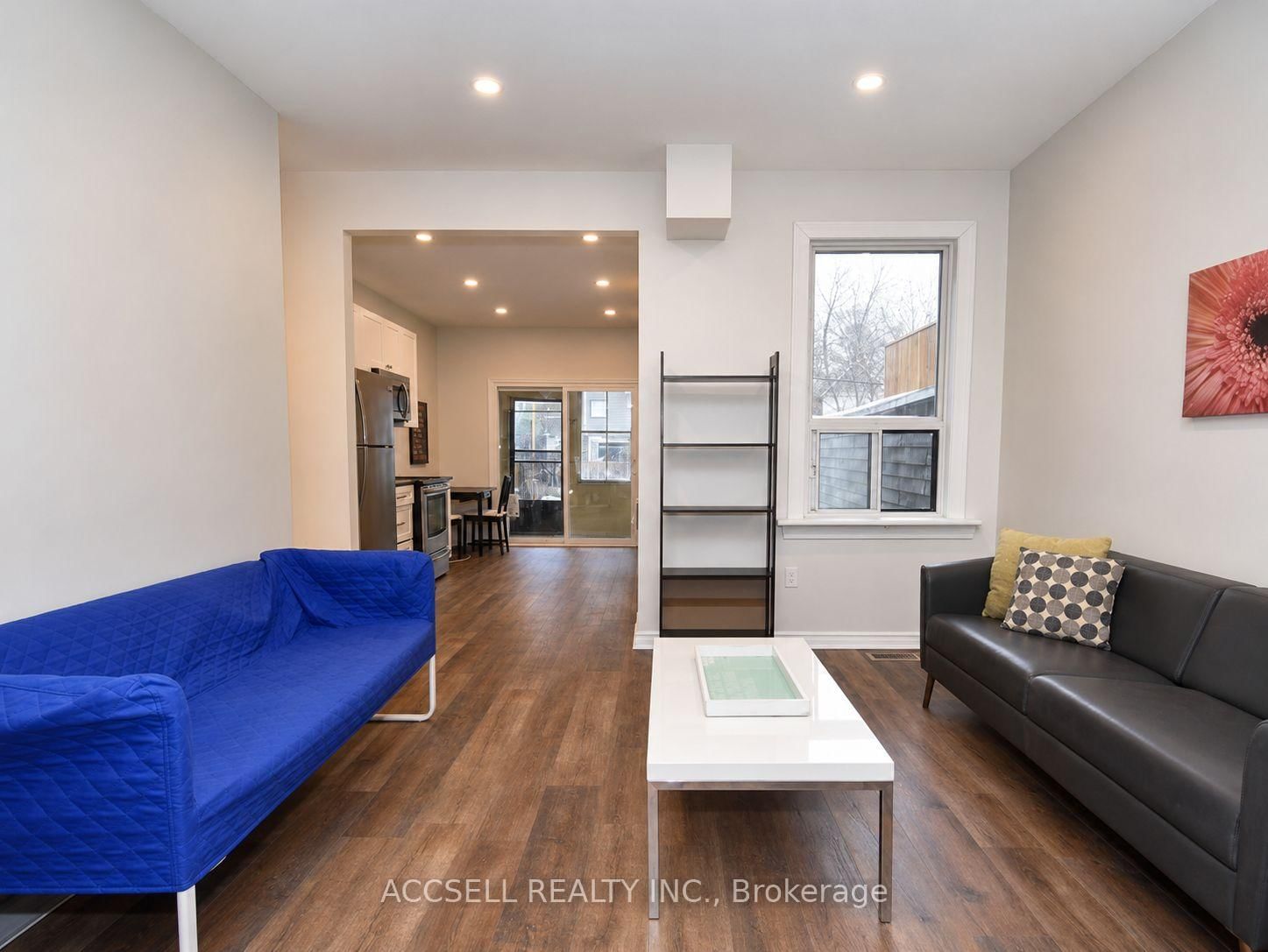 325 Greenwood Avenue • Toronto, ON photo 3
