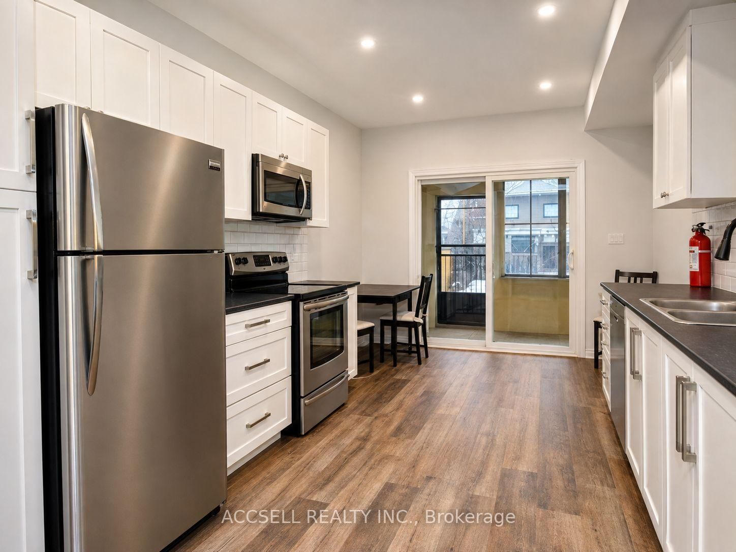 325 Greenwood Avenue • Toronto, ON photo 5