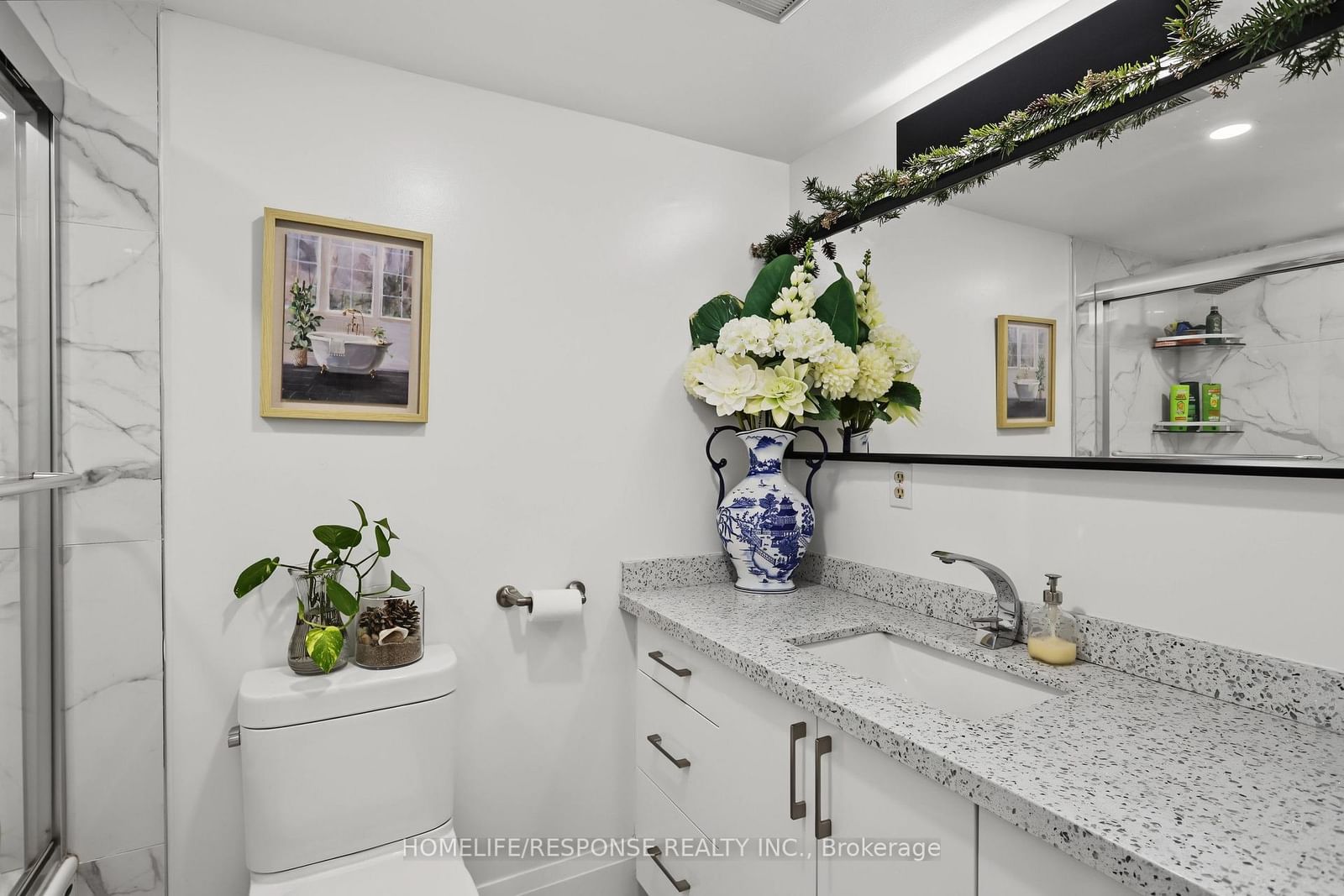 100 ECHO POINT • #1801 • Toronto, ON photo 18