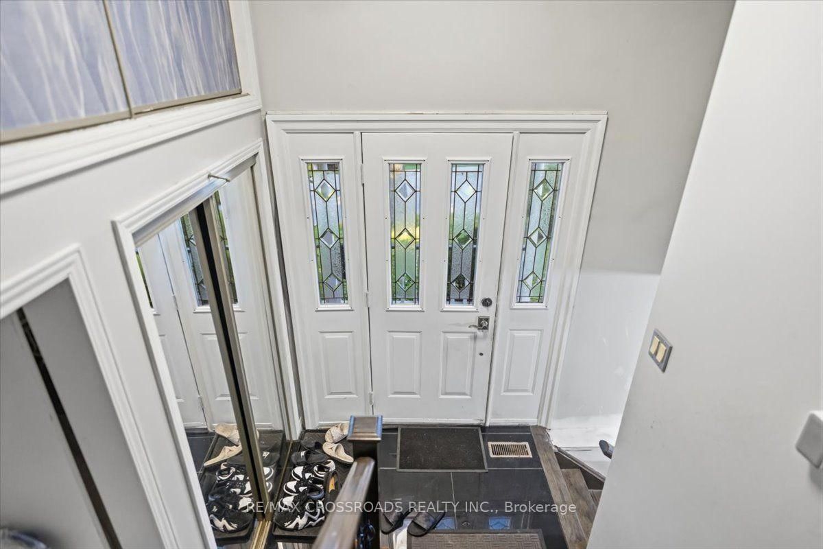 239 Island Road • Toronto, ON photo 4