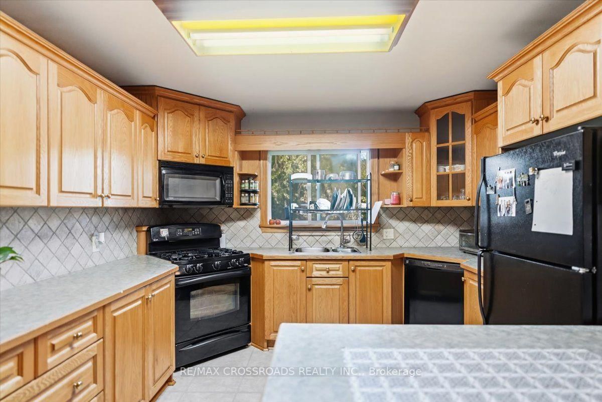 239 Island Road • Toronto, ON photo 6