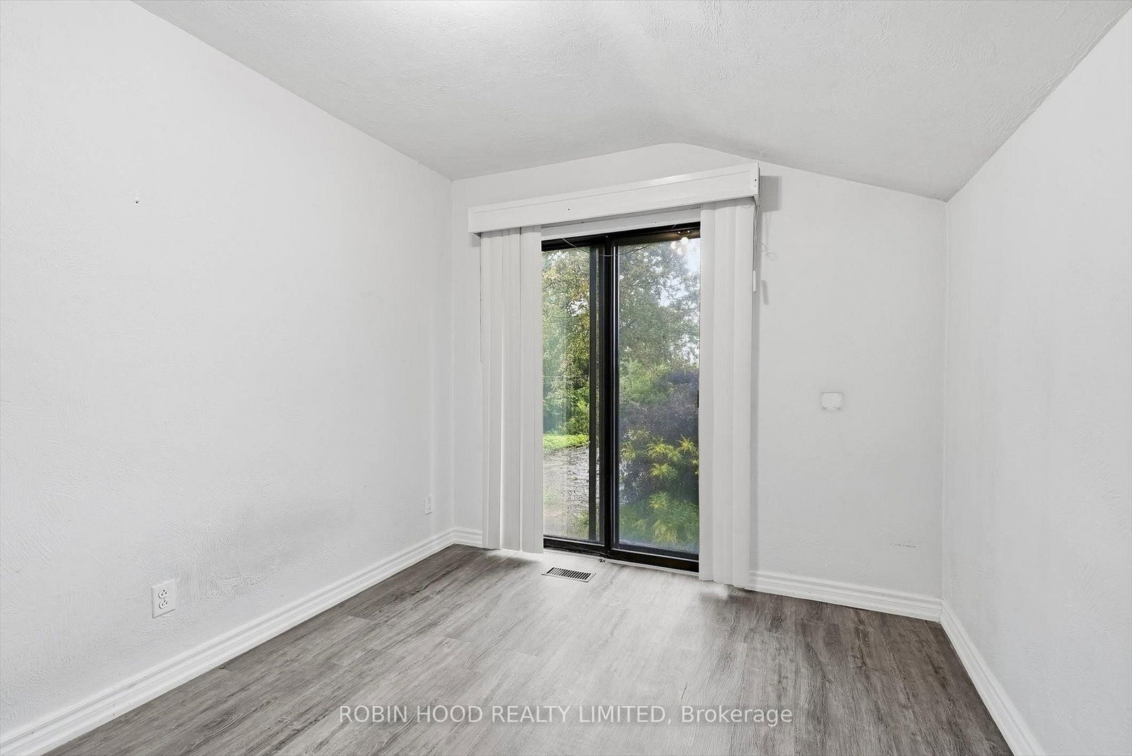 8 Pandora Circle • Toronto, ON photo 24