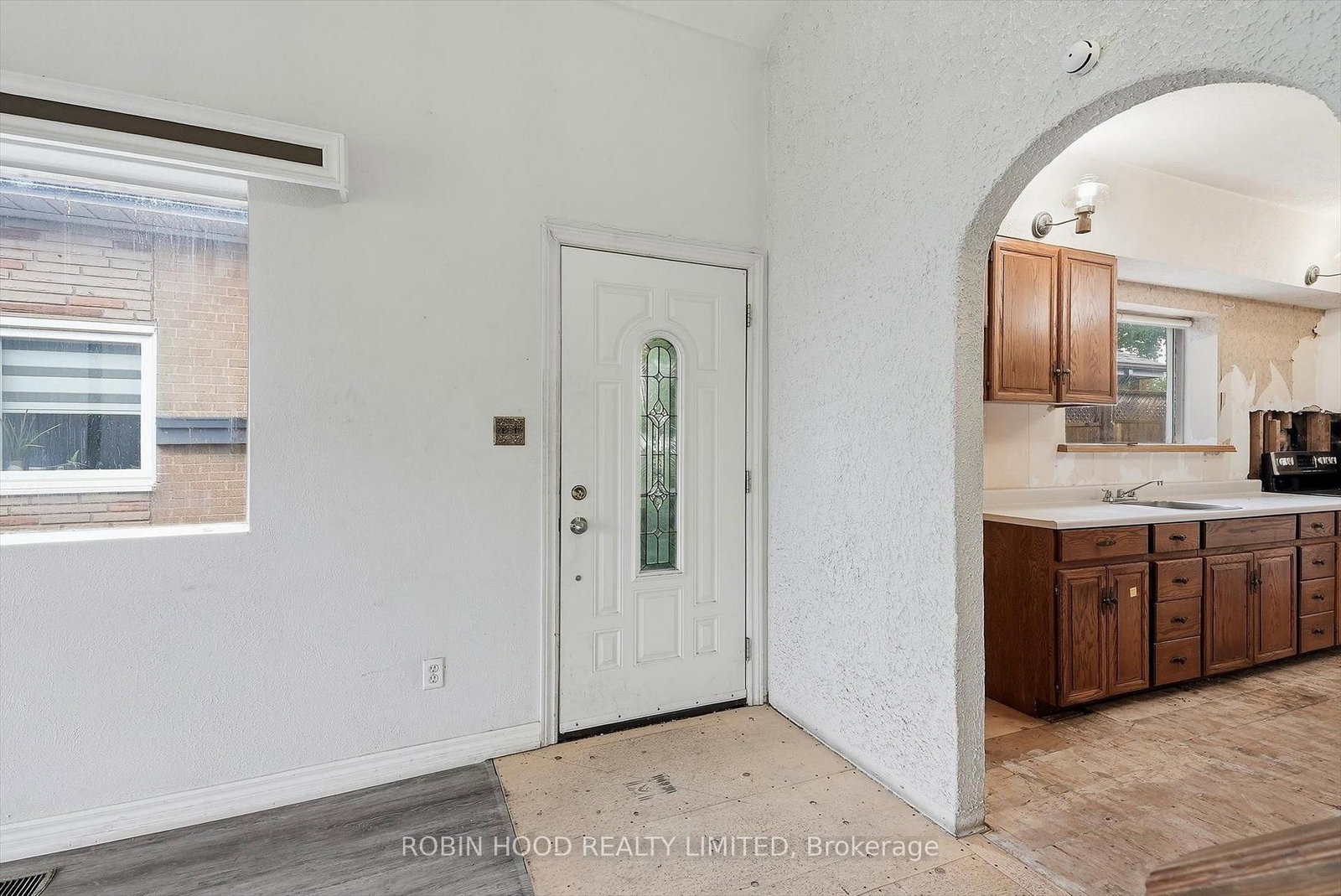8 Pandora Circle • Toronto, ON photo 4