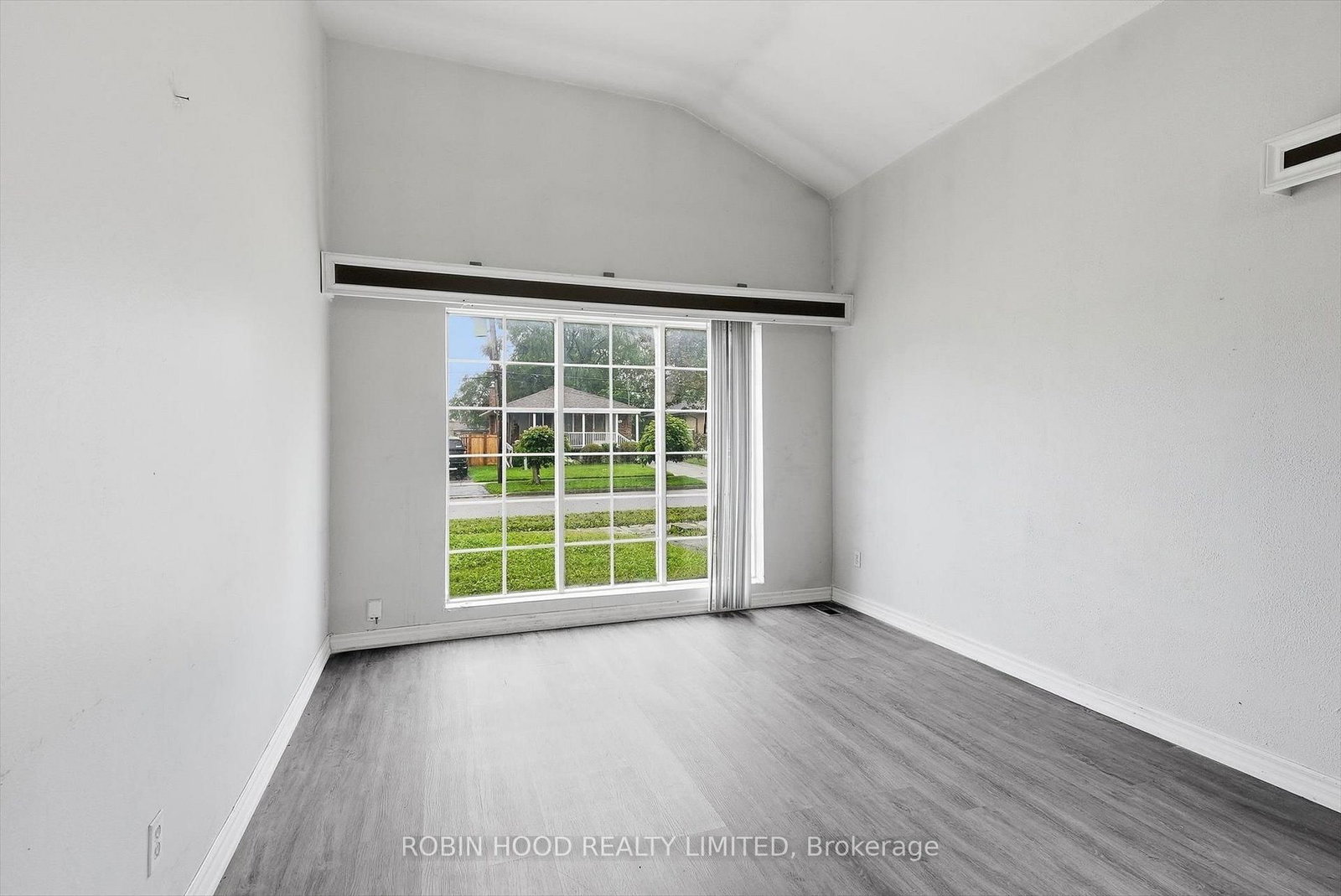 8 Pandora Circle • Toronto, ON photo 6