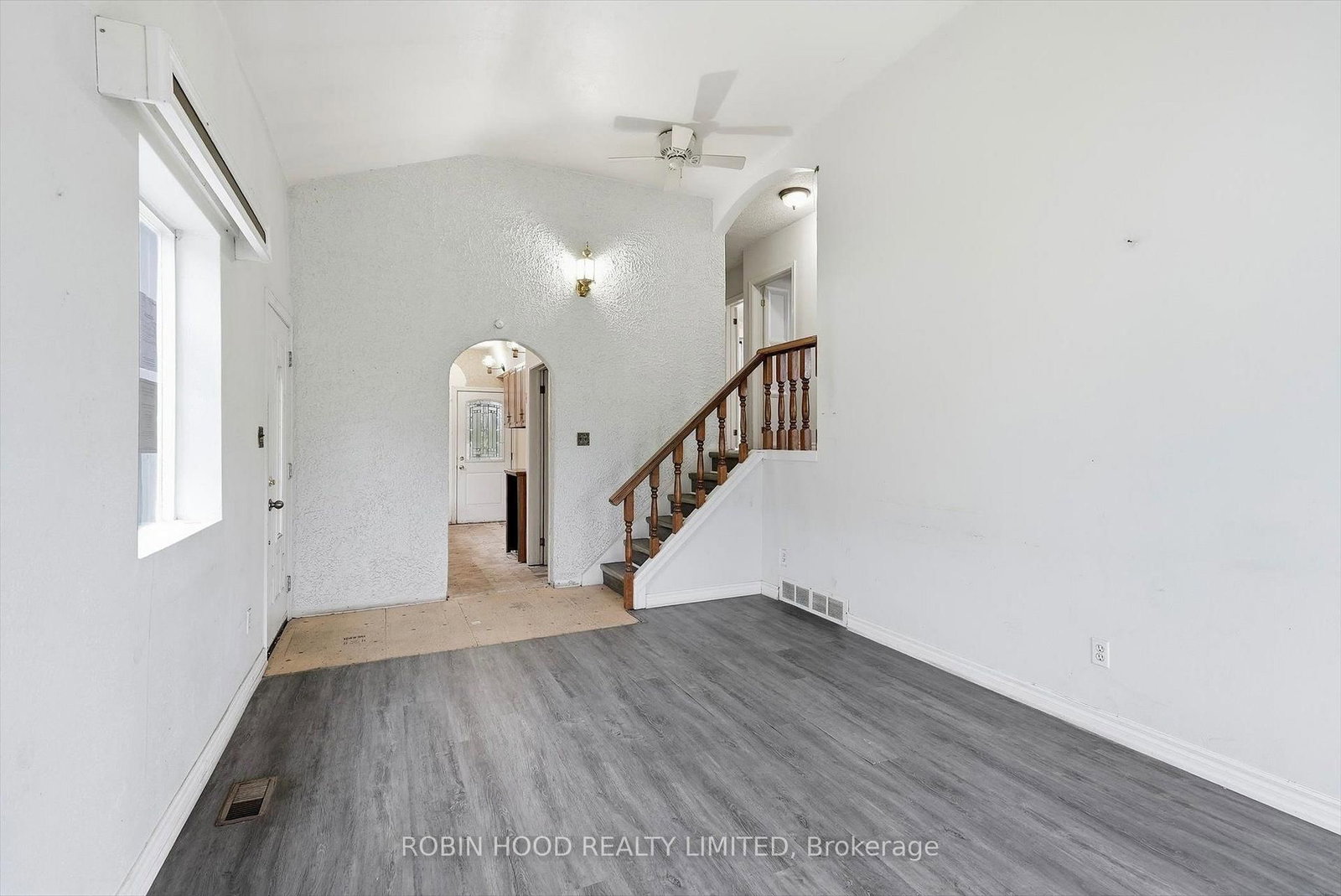 8 Pandora Circle • Toronto, ON photo 8