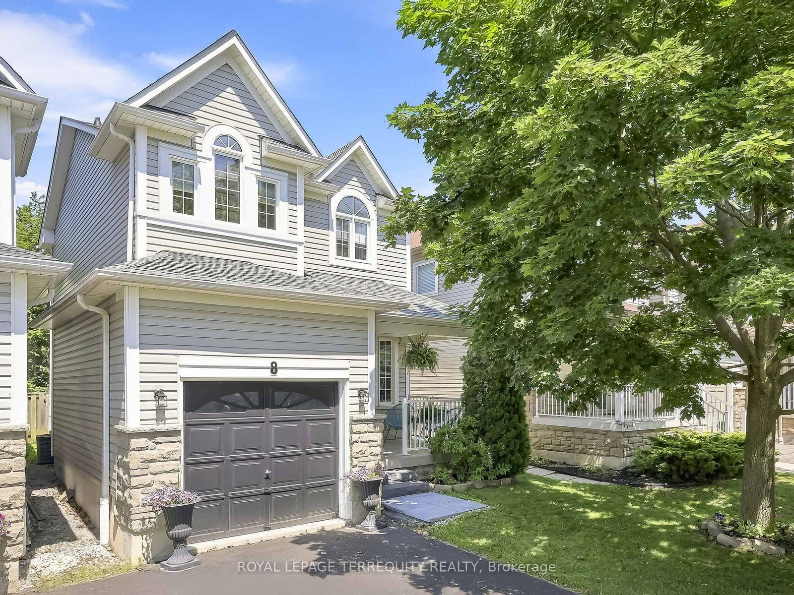 8 Sinden Drive • Whitby, ON photo 1