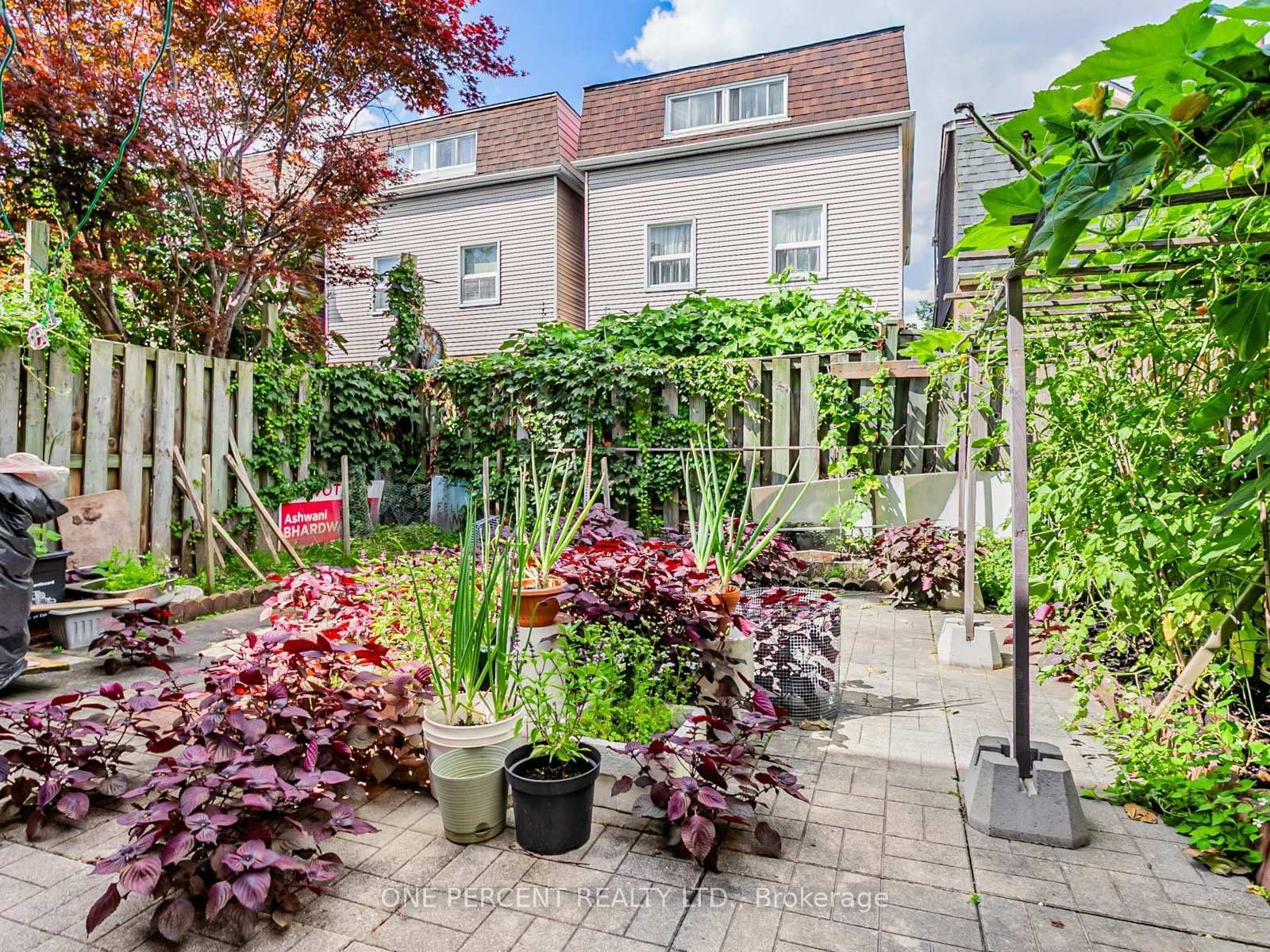 45 West Burton Court • Toronto, ON photo 19