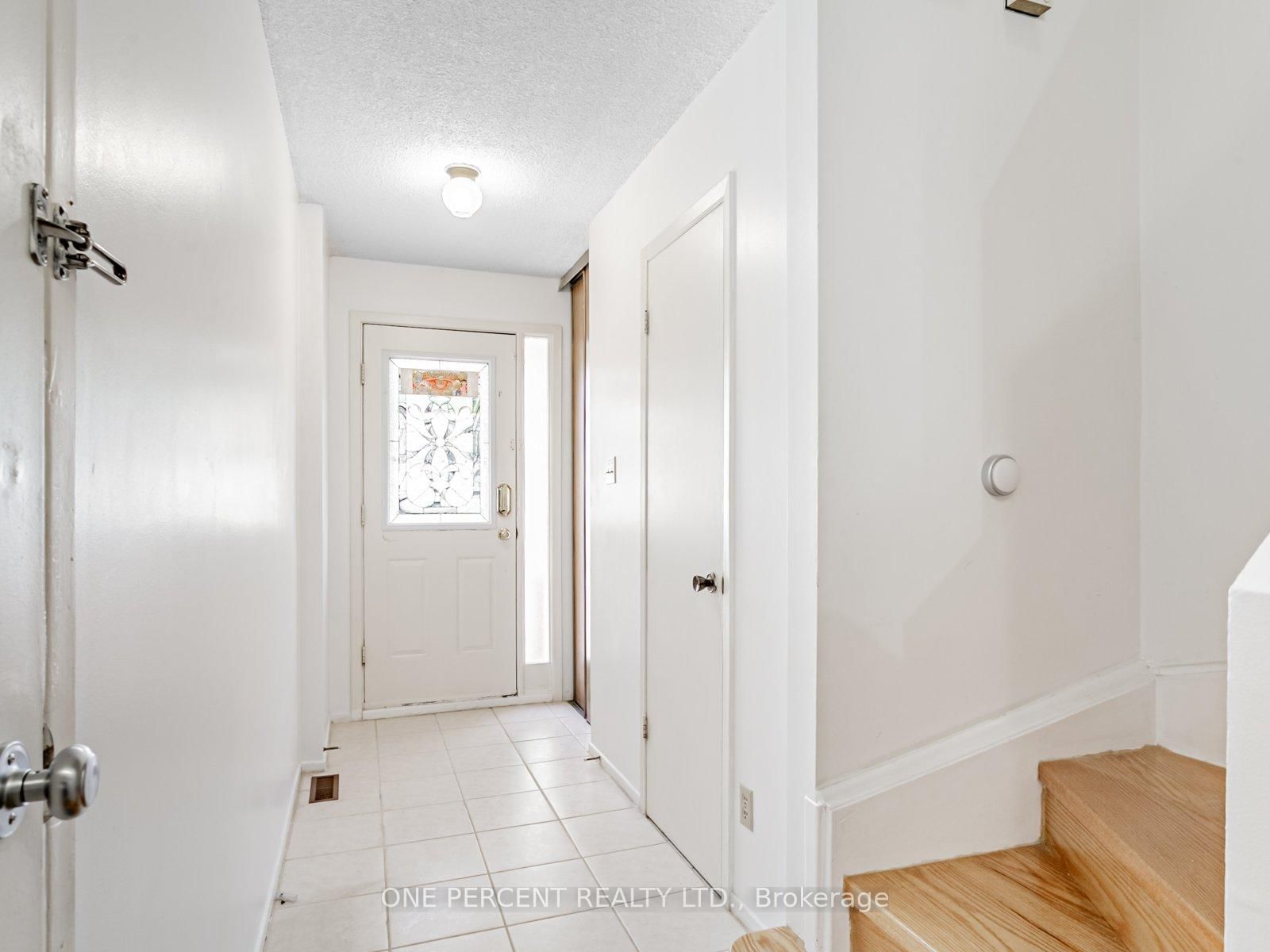45 West Burton Court • Toronto, ON photo 4