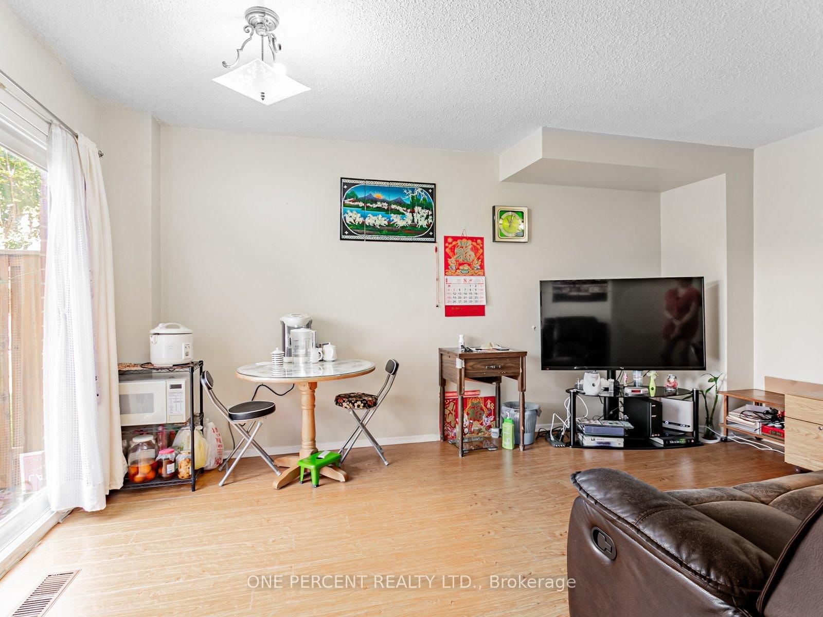 45 West Burton Court • Toronto, ON photo 5