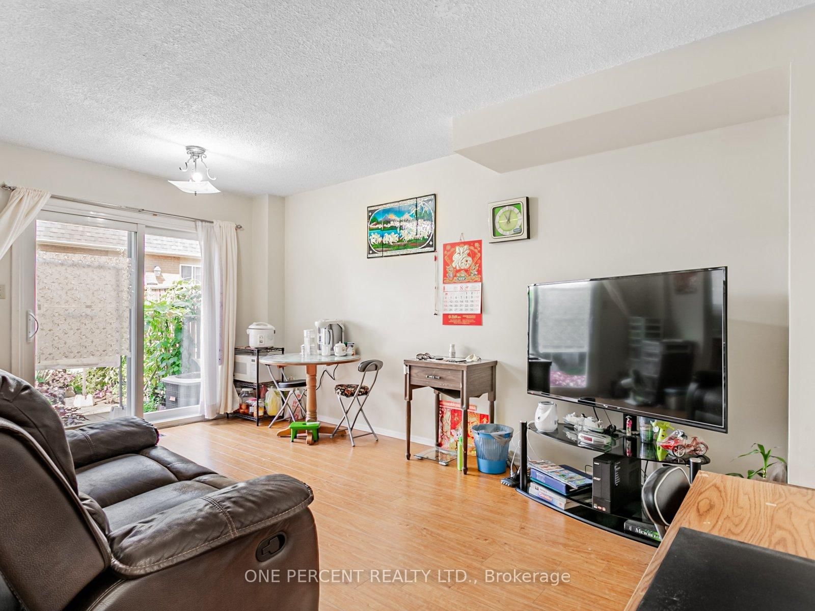 45 West Burton Court • Toronto, ON photo 6