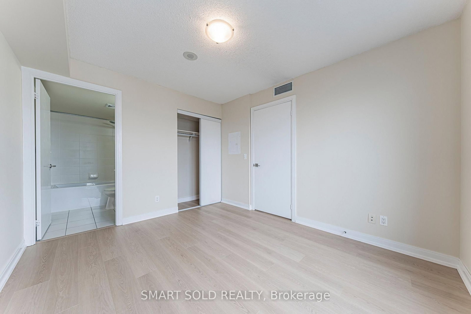 181 Village Green Square • #1621 • Toronto, ON photo 15