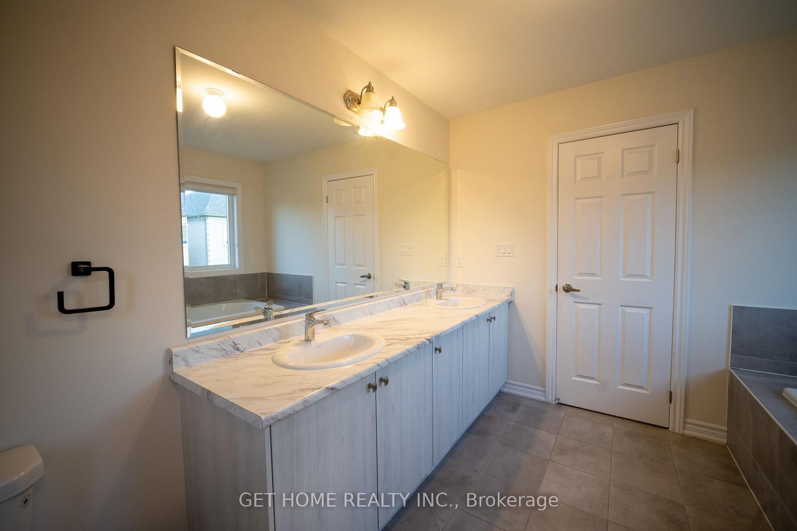 215 Ronald Gustcott Drive • Oshawa, ON photo 38