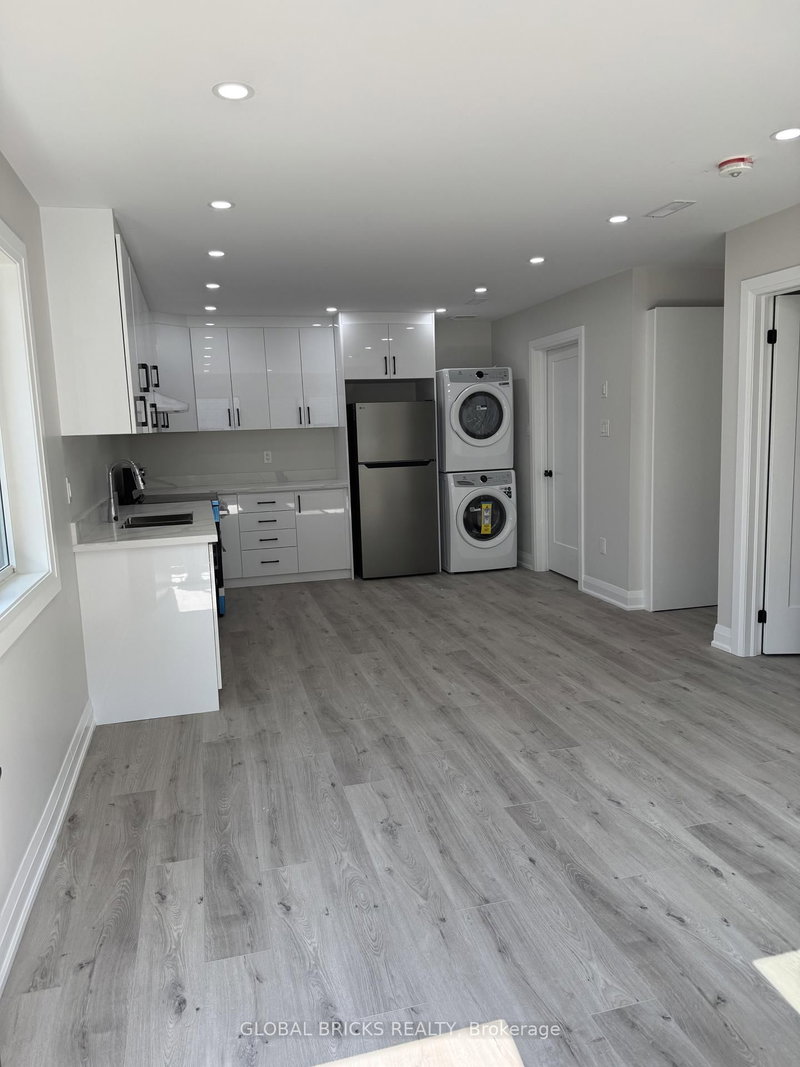 Unit 2- Rear Upper - 101 Minerva Avenue